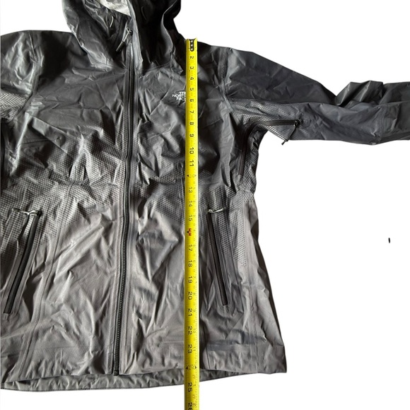 The North Face HyVent 2.5L Rain Jacket, Women’s Med - Picture 10 of 13